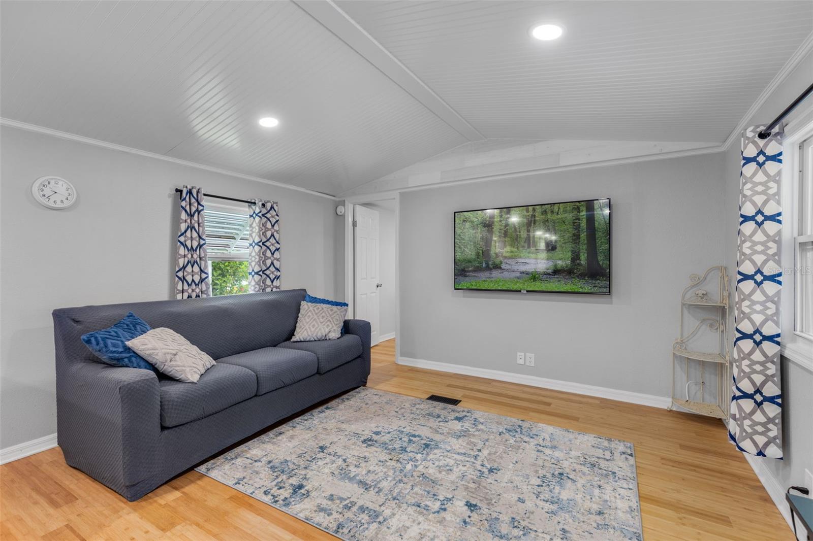 O6342634 Property Photo