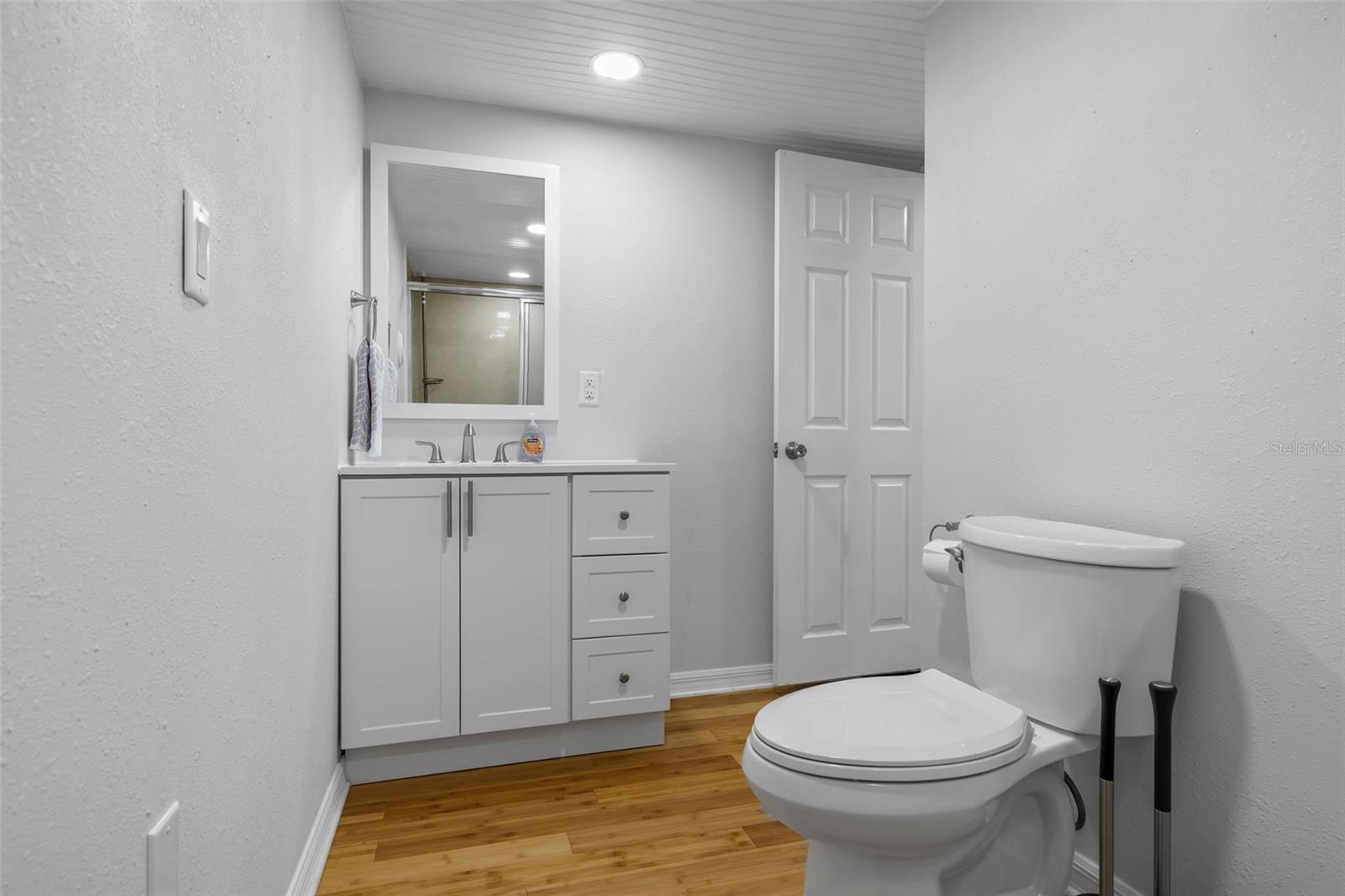 O6342634 Property Photo