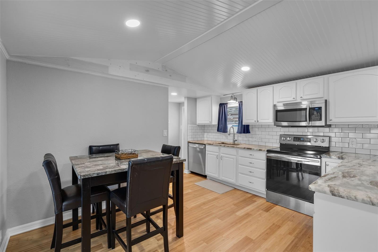 O6342634 Property Photo