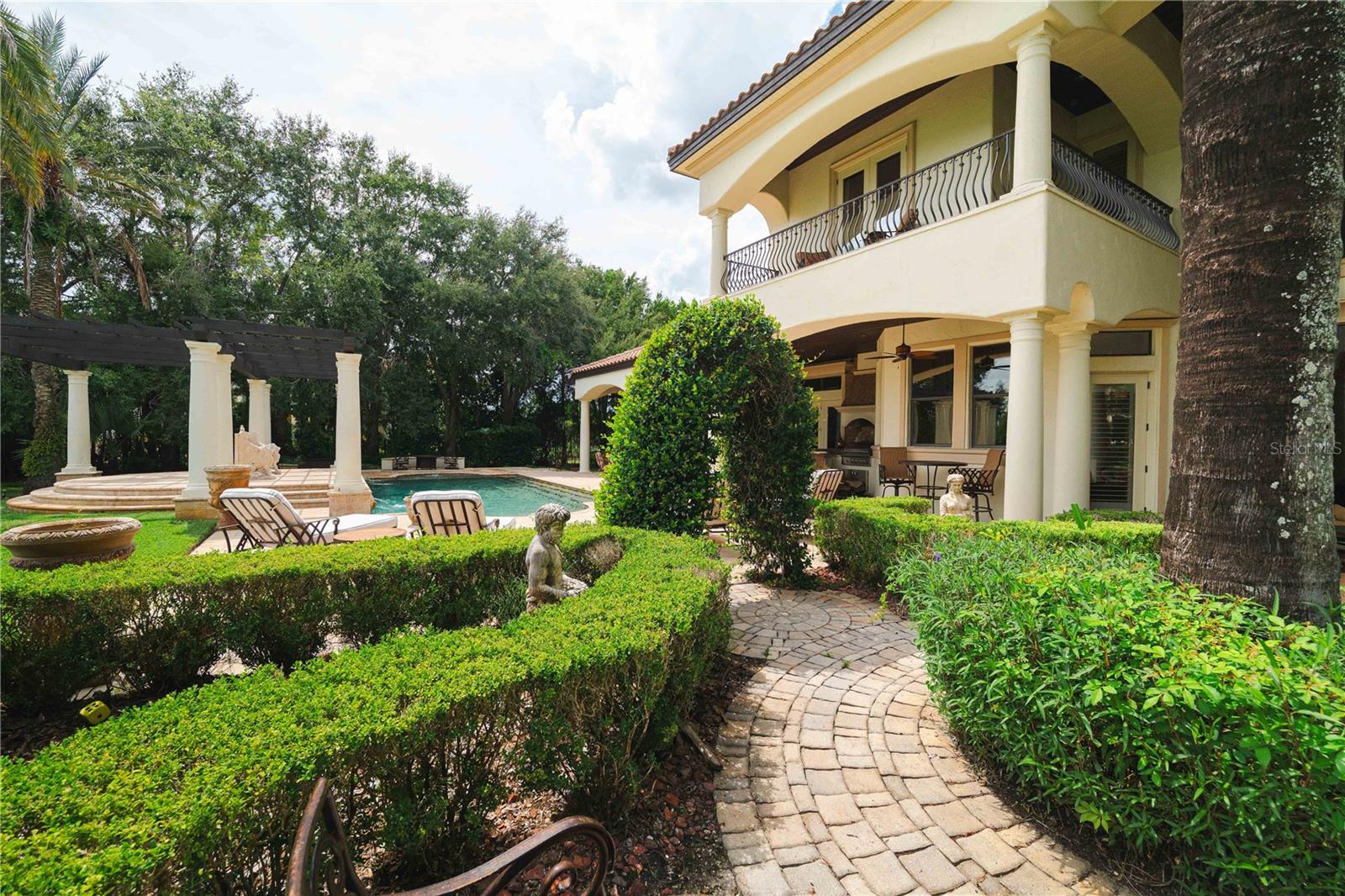 TB8425808 Property Photo