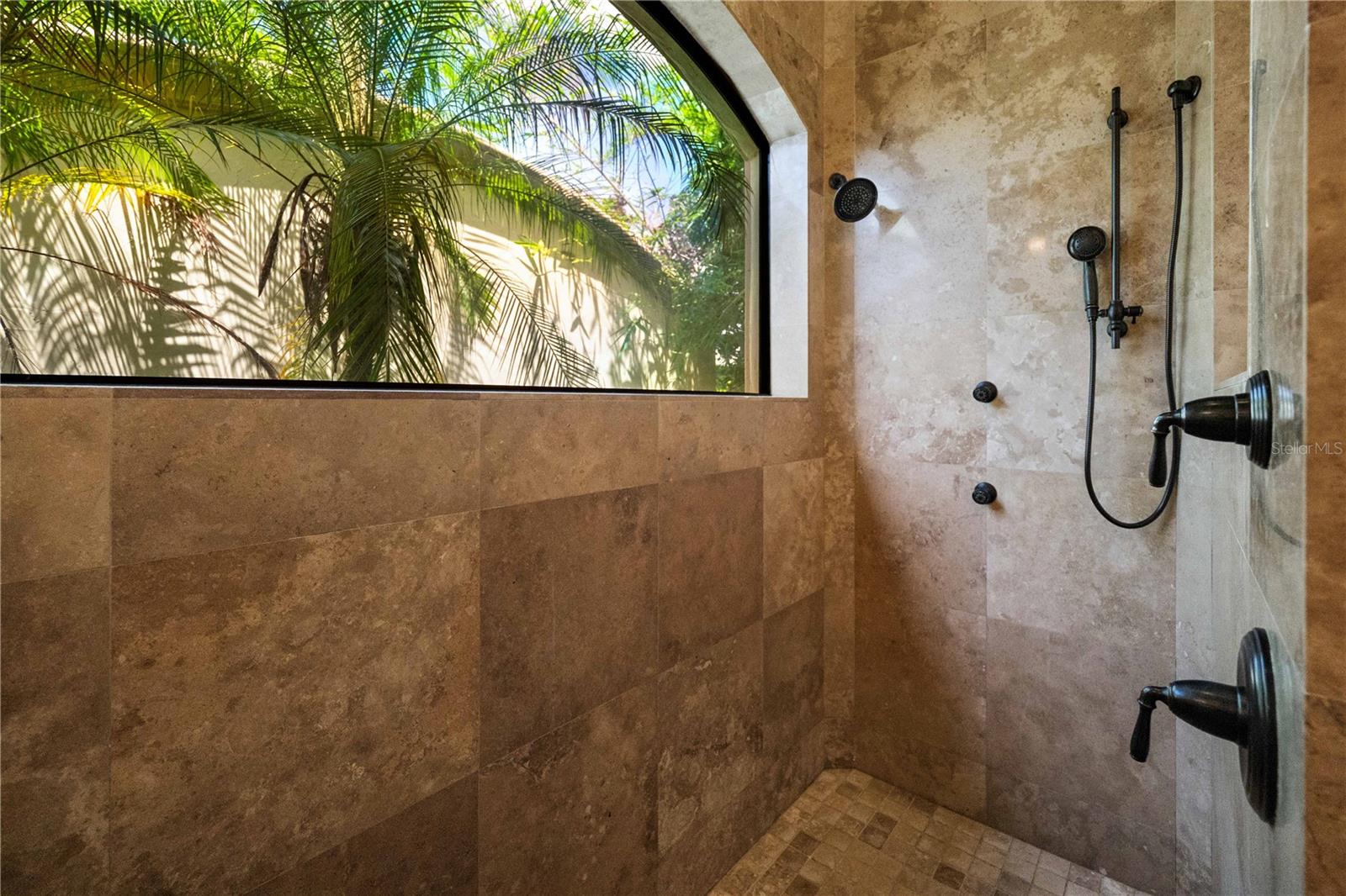 TB8425808 Property Photo