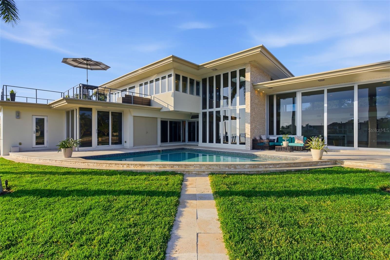 TB8425814 Property Photo