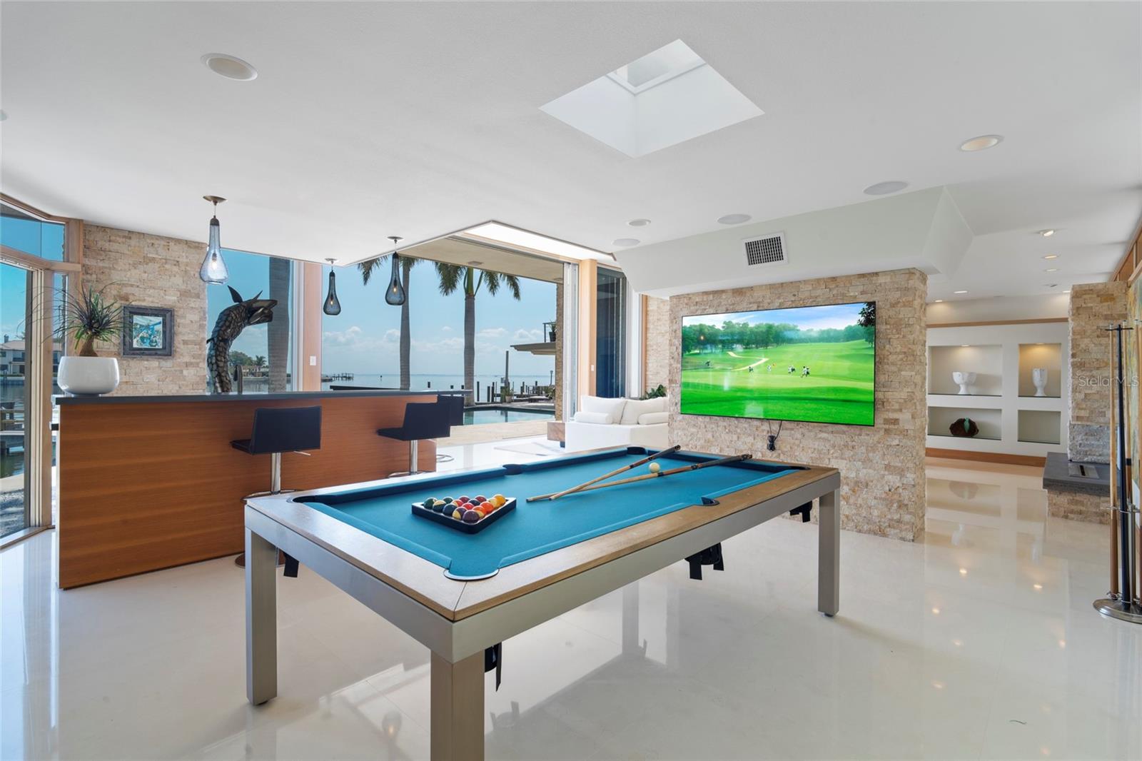 TB8425814 Property Photo