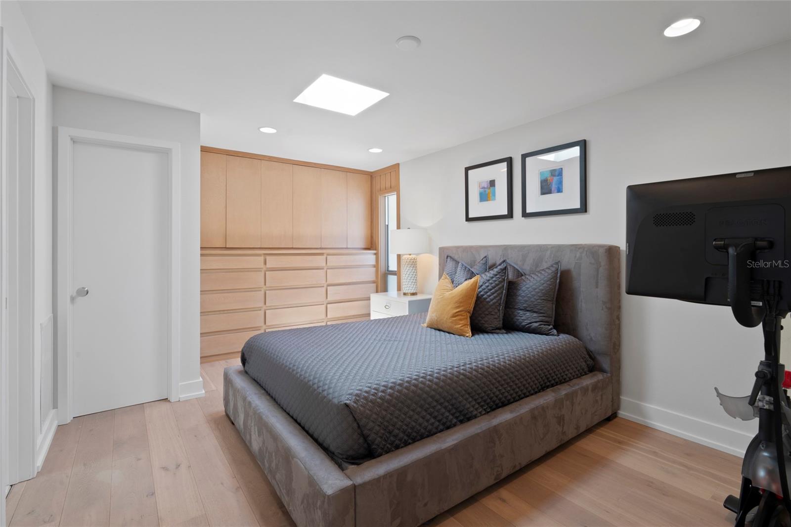 TB8425814 Property Photo