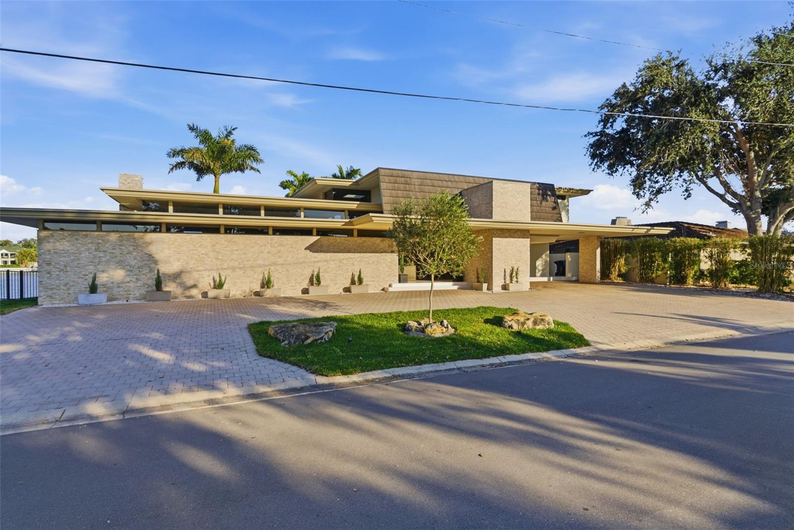 TB8425814 Property Photo