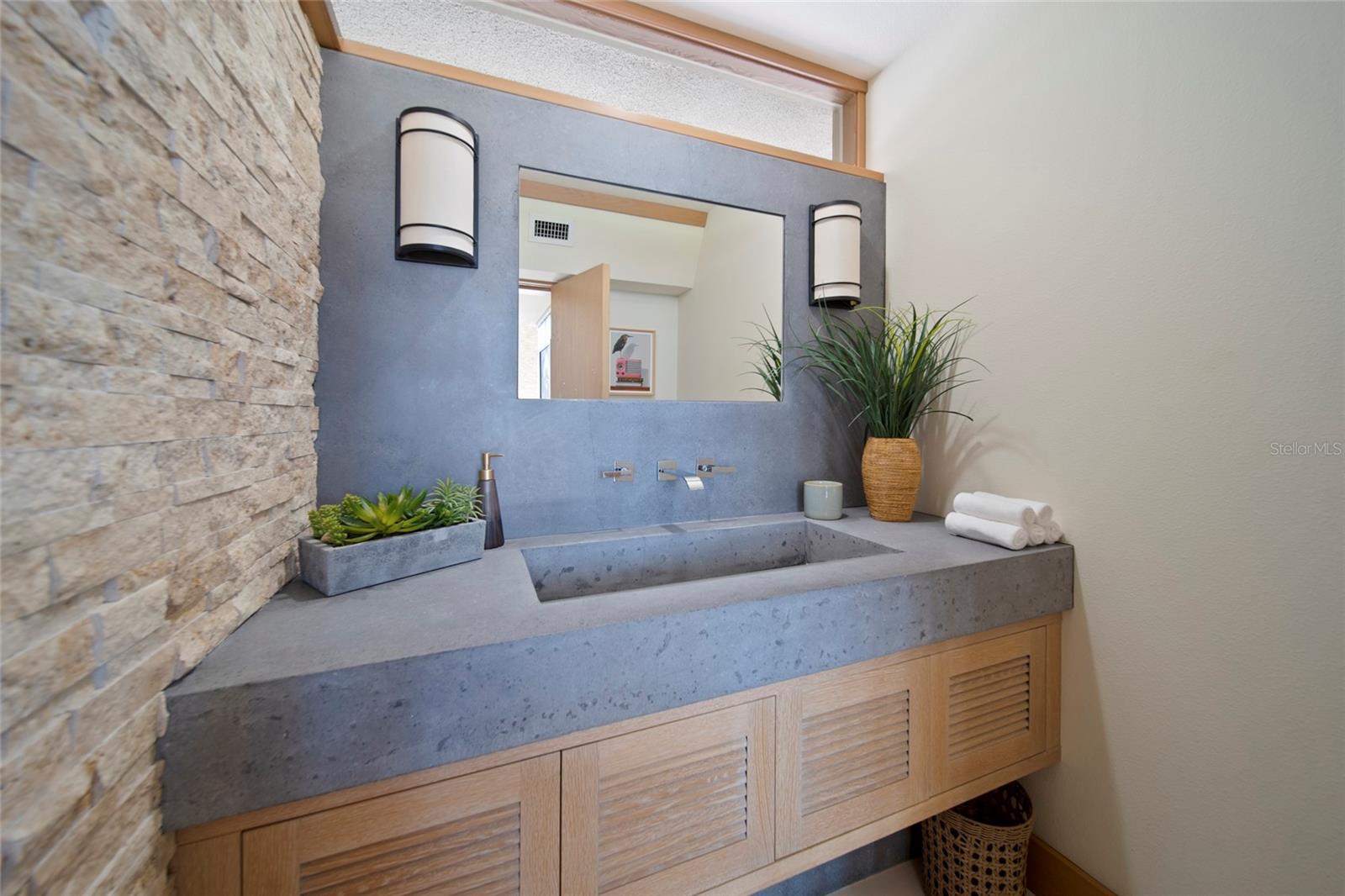 TB8425814 Property Photo