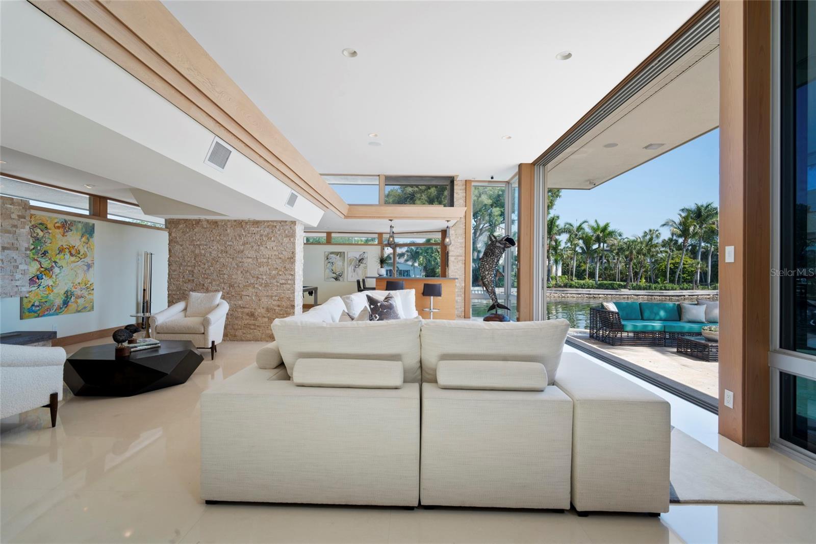 TB8425814 Property Photo