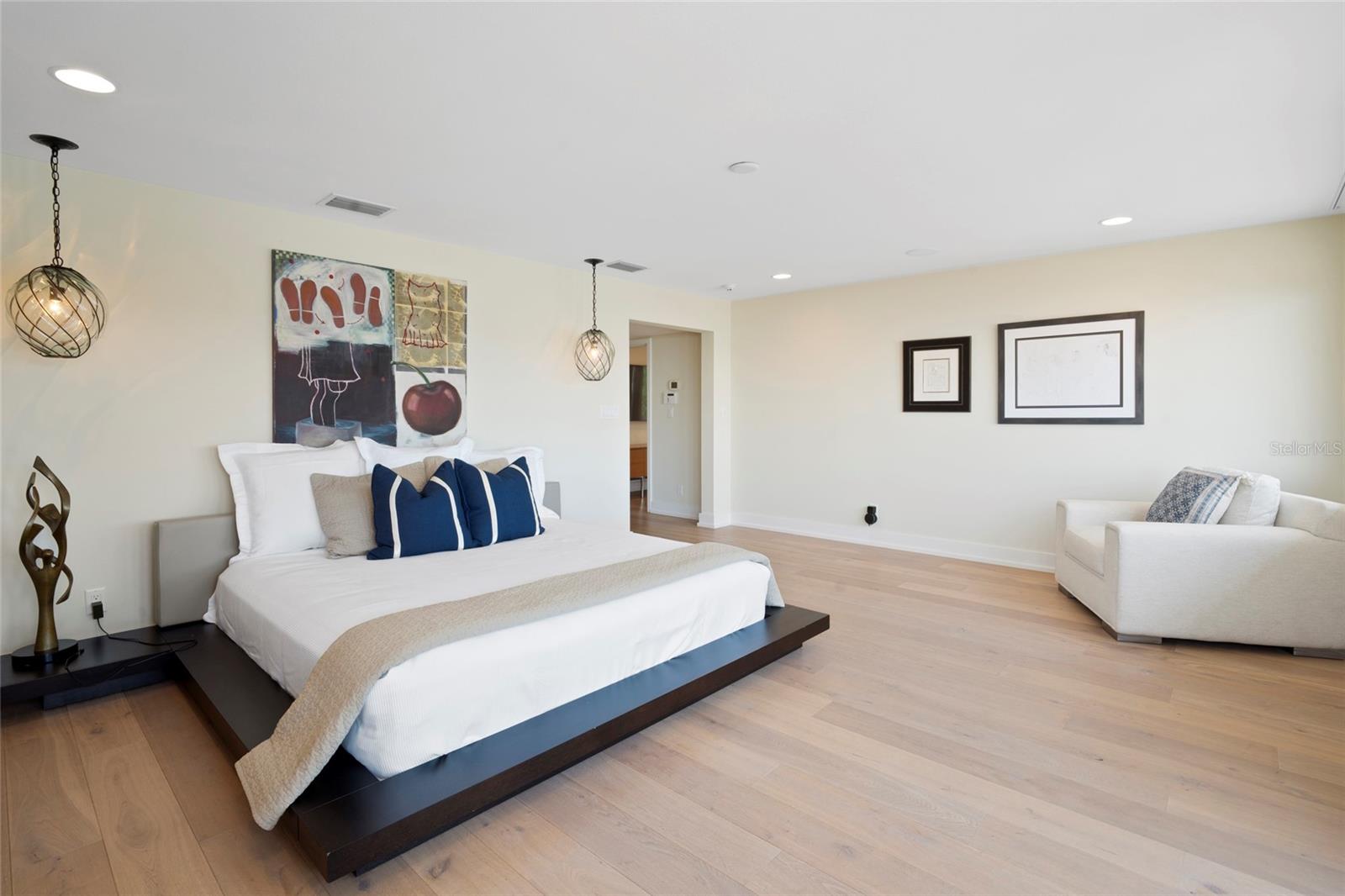 TB8425814 Property Photo