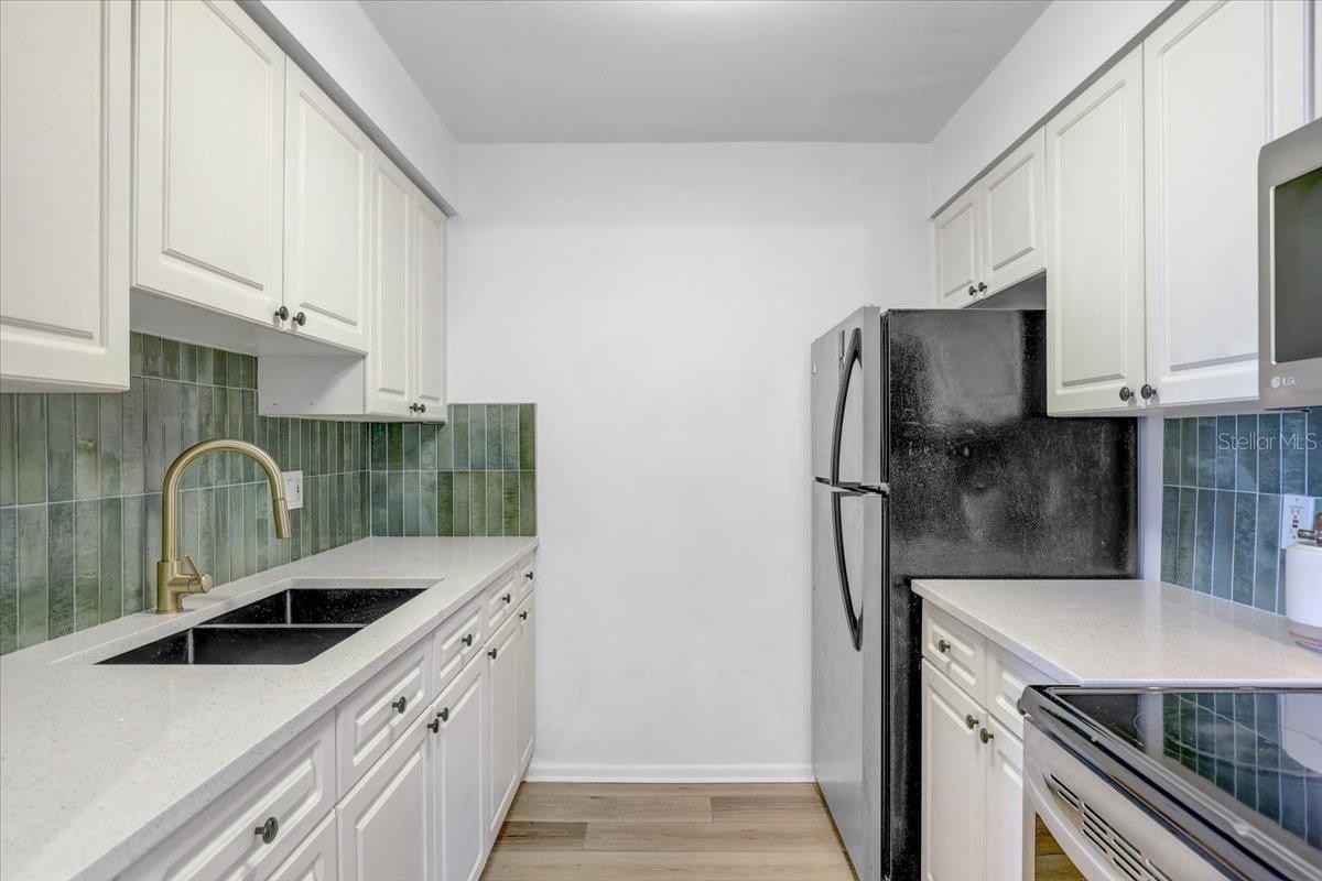 350 79TH AVE N #204, ST PETERSBURG, FL, 33702