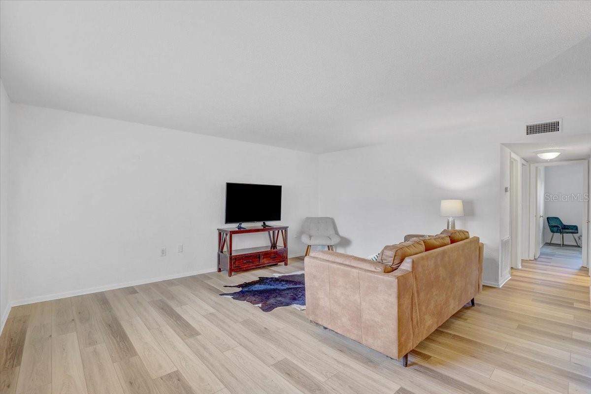 350 79TH AVE N #204, ST PETERSBURG, FL, 33702