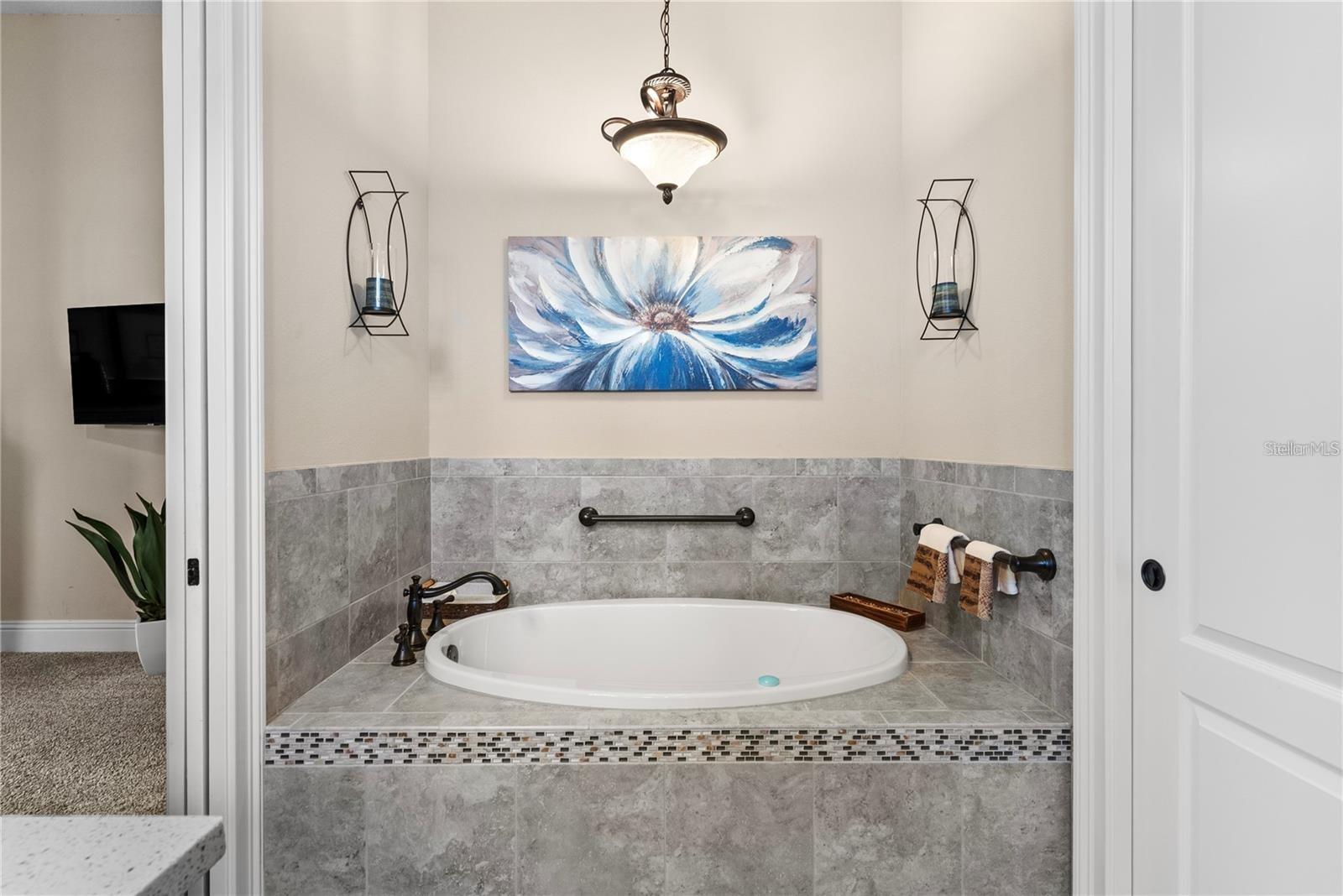 TB8425912 Property Photo