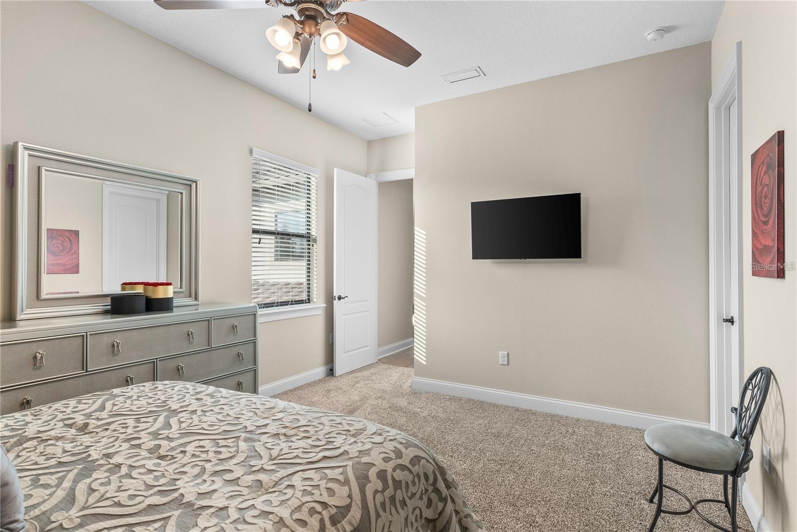 TB8425912 Property Photo