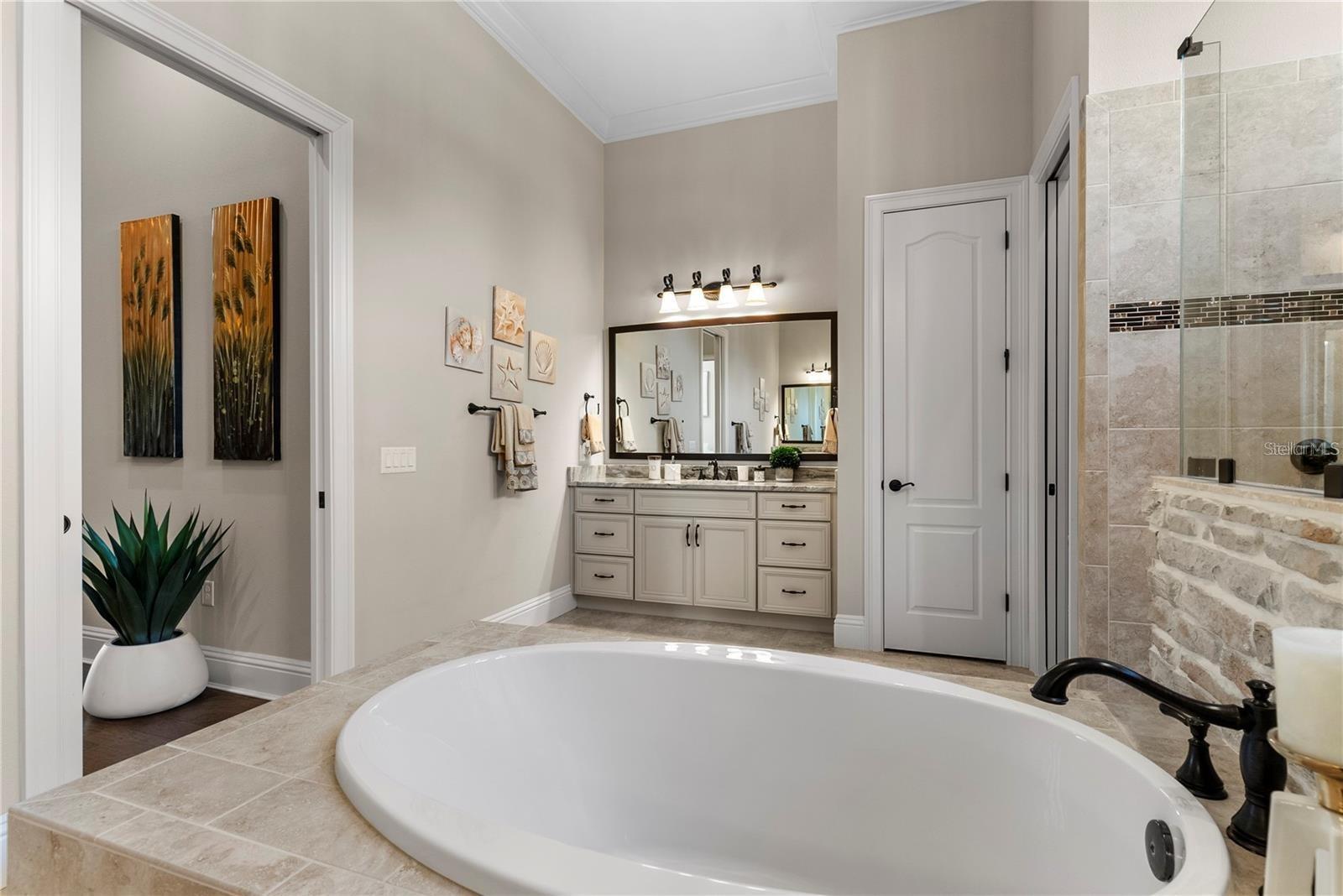 TB8425912 Property Photo