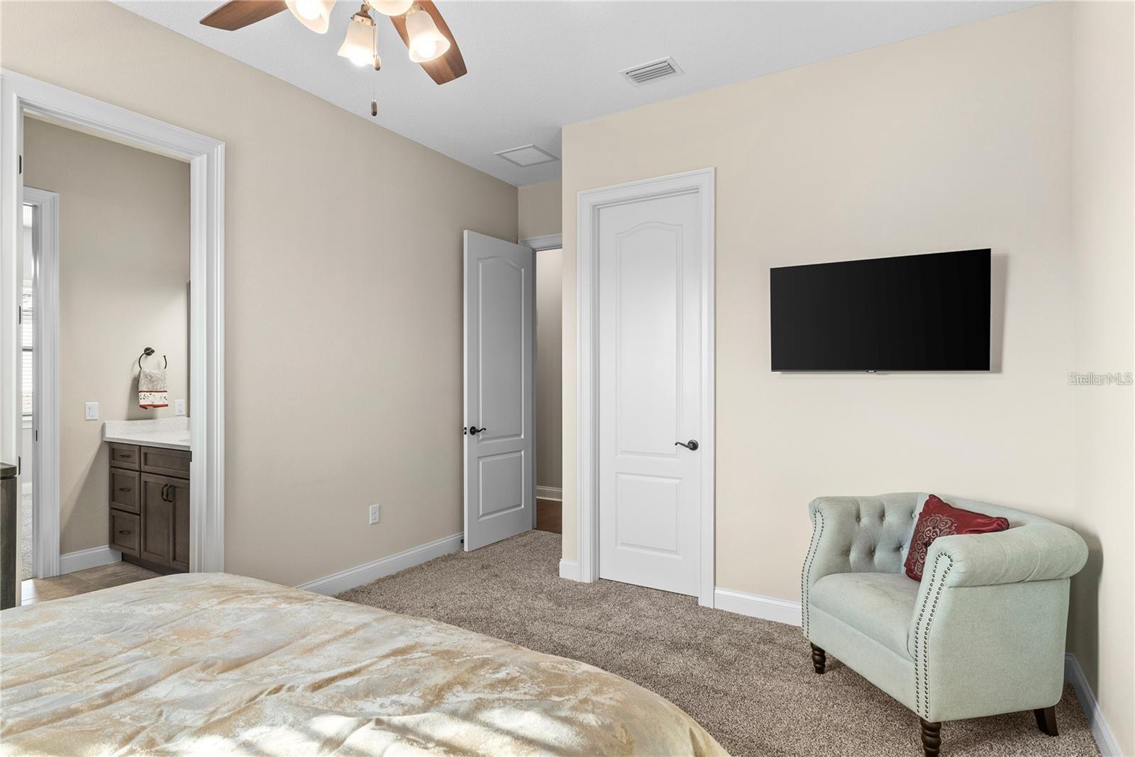 TB8425912 Property Photo