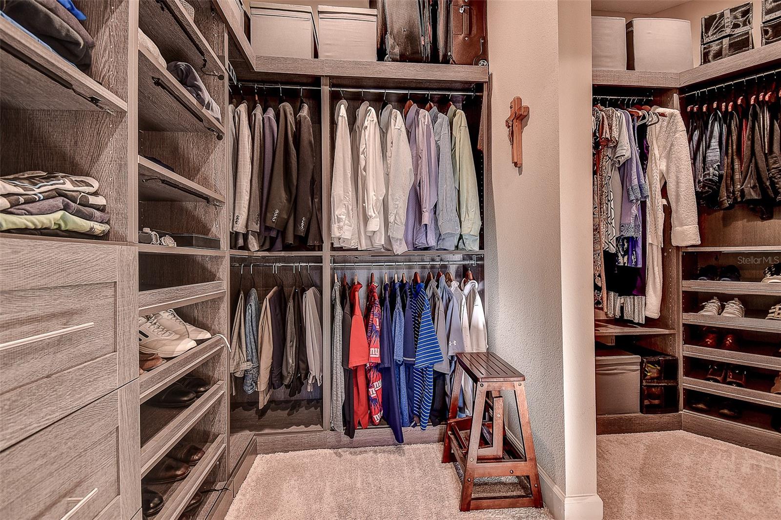 Walk-in Closet organizer