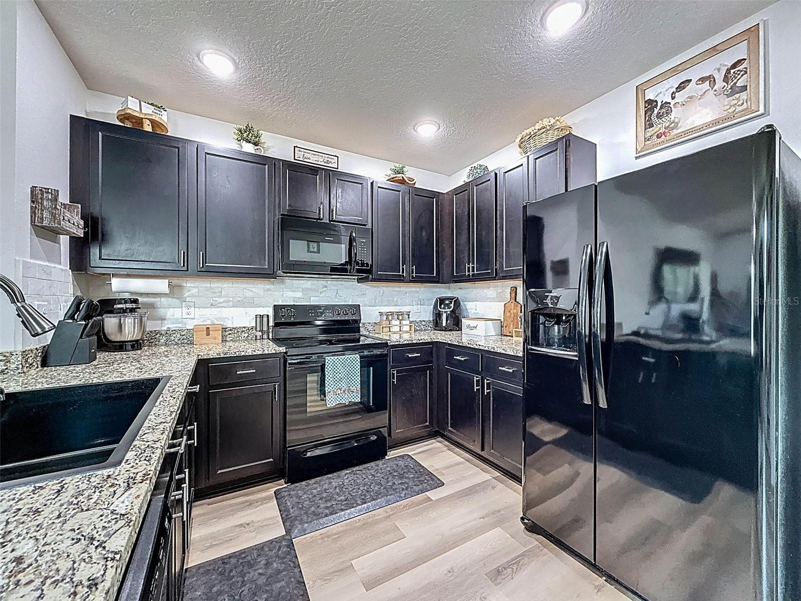 GREAT VIBES FOR THE KITCHEN WITH UPGRADED BLACK KITCHEN SINK