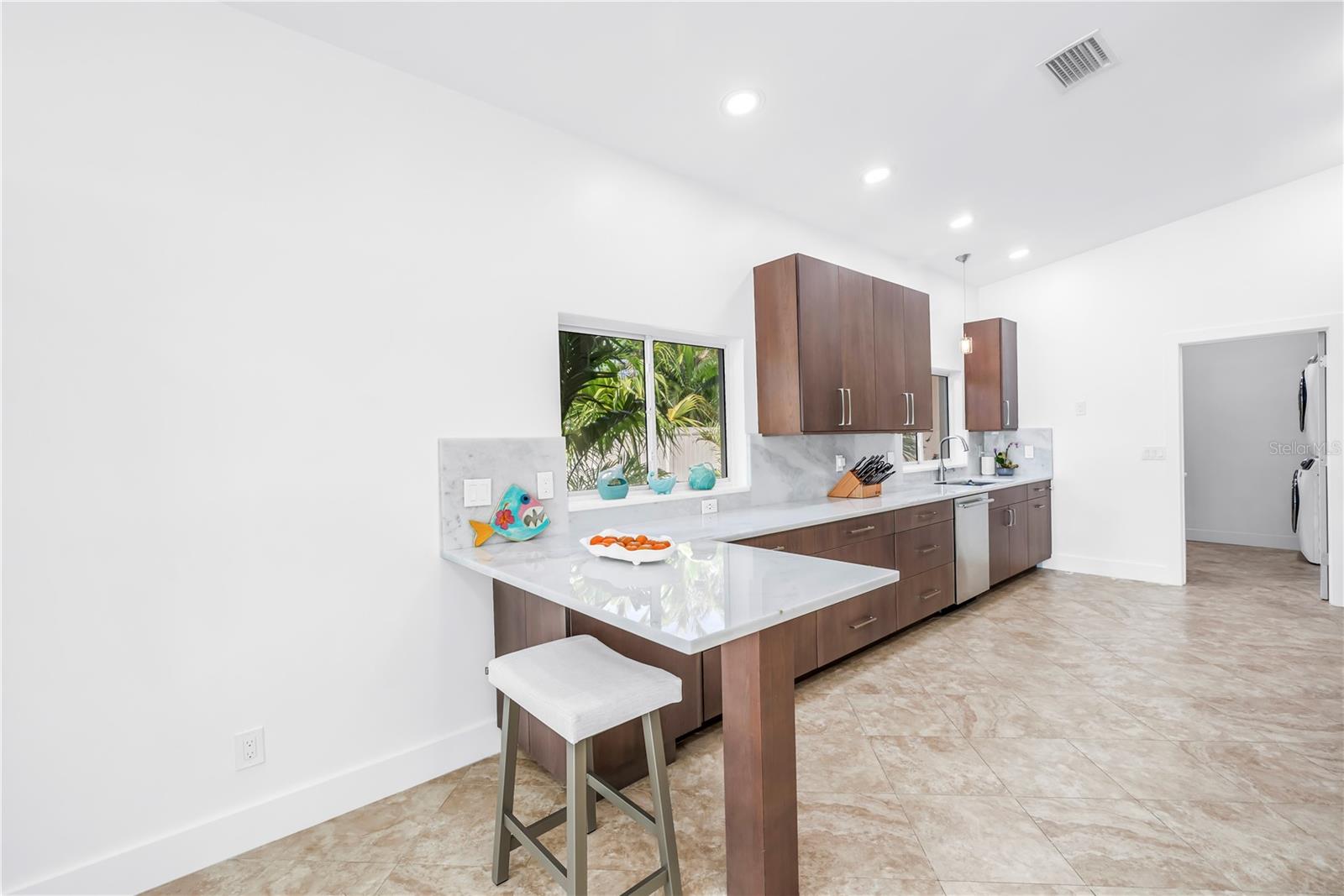 16 TREASURE LN, TREASURE ISLAND, FL, 33706