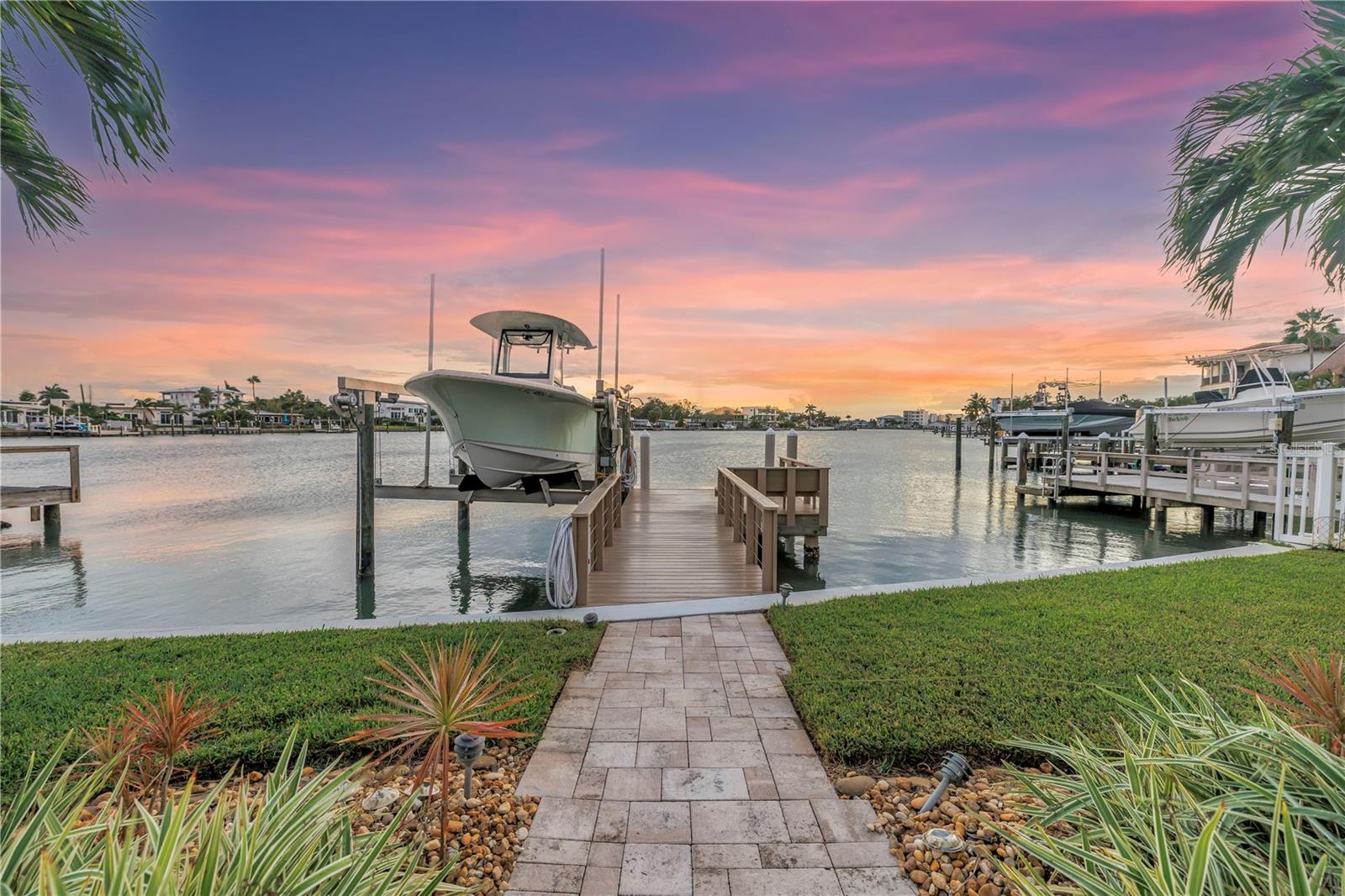 16 TREASURE LN, TREASURE ISLAND, FL, 33706