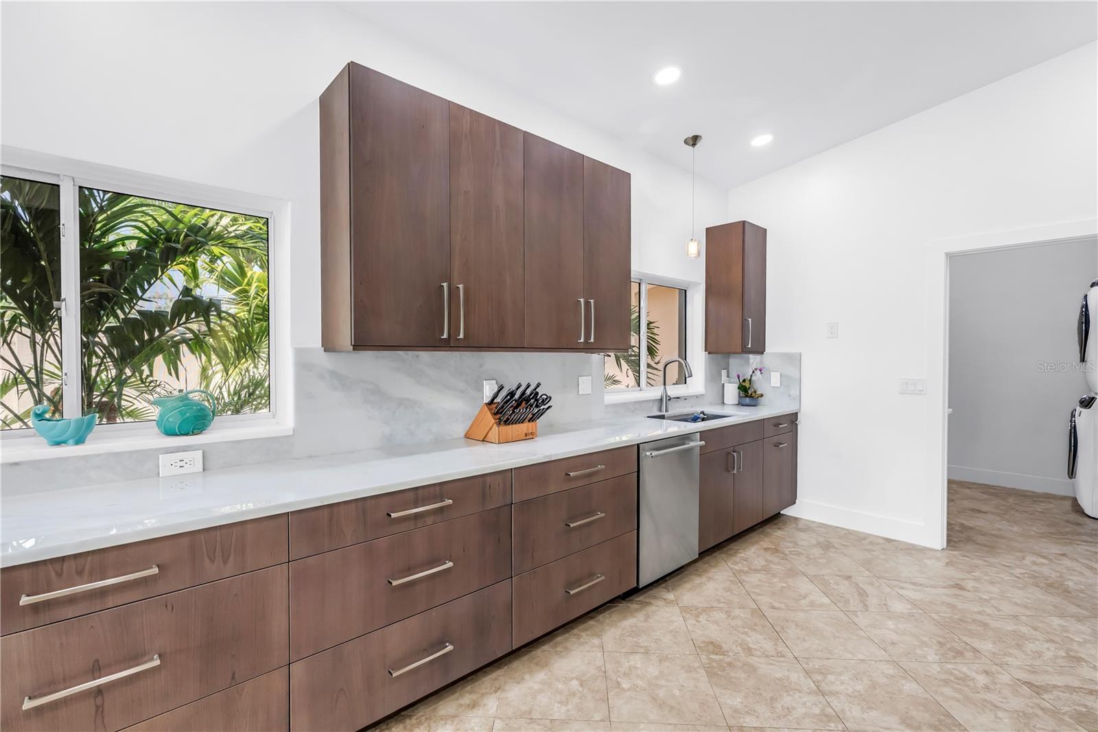 16 TREASURE LN, TREASURE ISLAND, FL, 33706