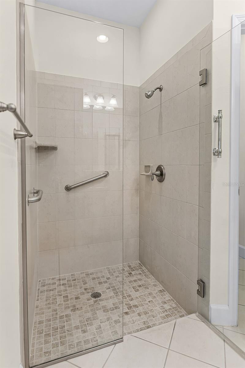 2504 SAPPHIRE GREENS LN, SUN CITY CENTER, FL, 33573