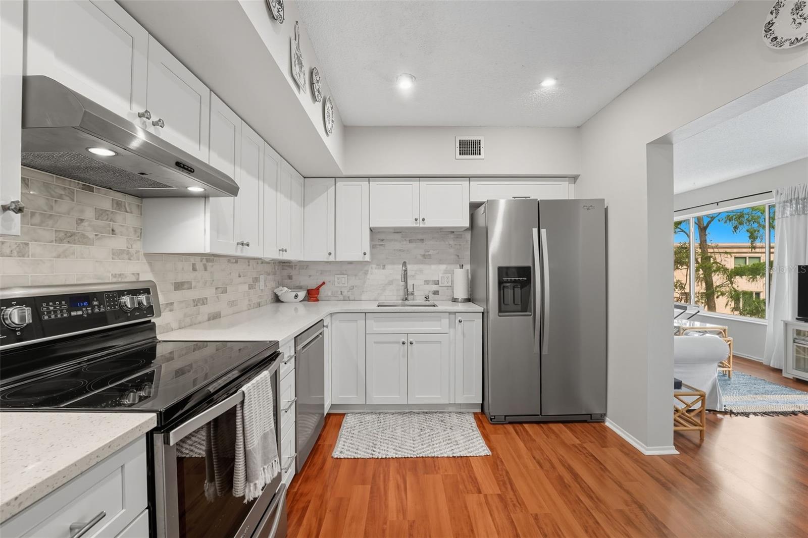 Fully updated kitchen