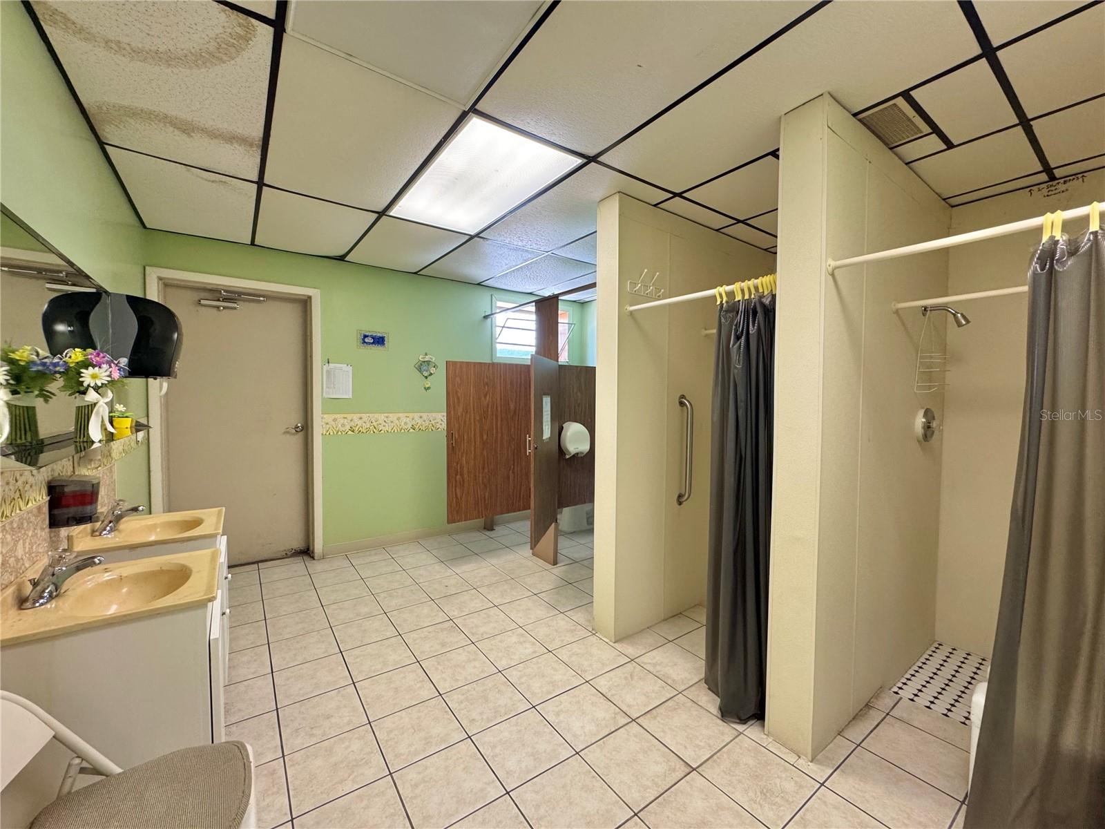 P4936236 Property Photo