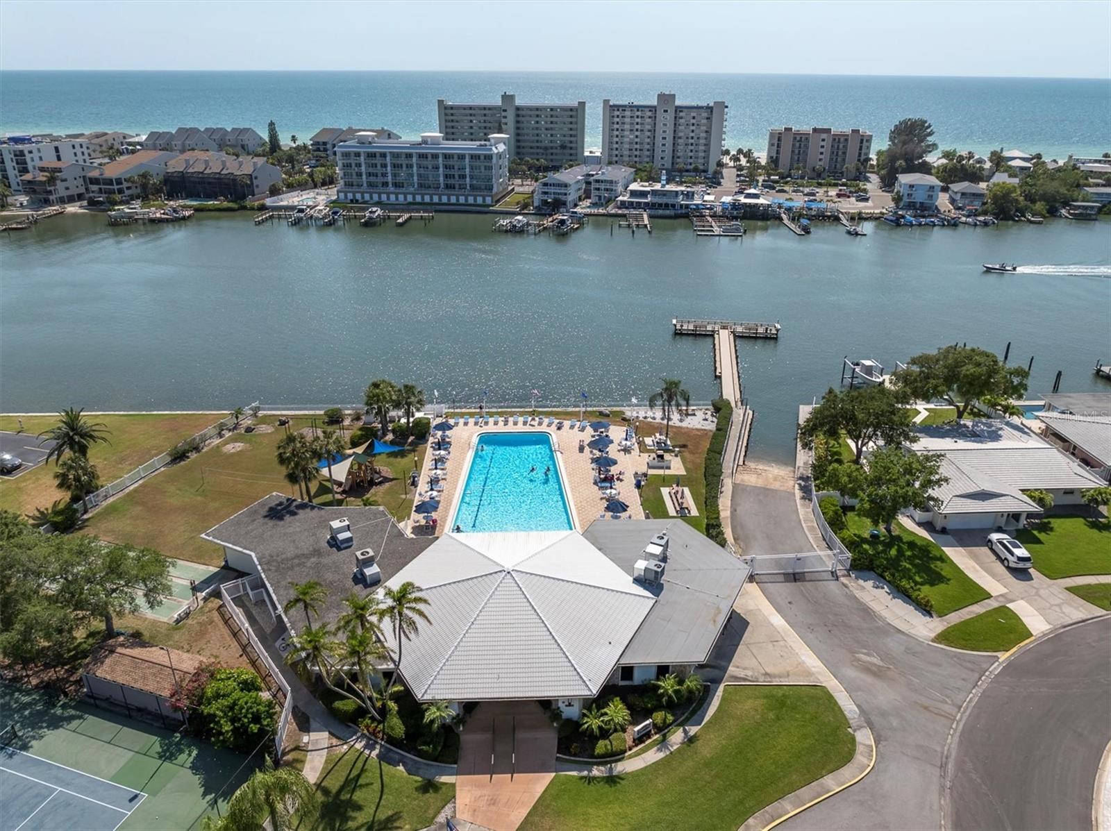 10122 REGAL DR, LARGO, FL, 33774