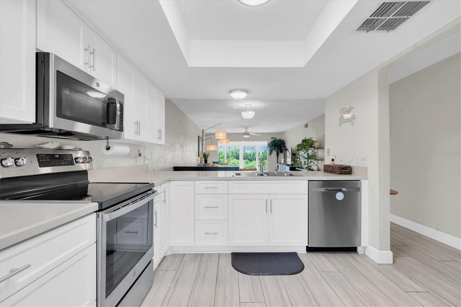 10122 REGAL DR, LARGO, FL, 33774