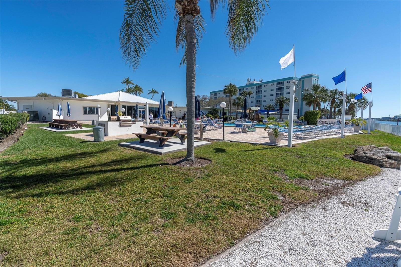 10122 REGAL DR, LARGO, FL, 33774