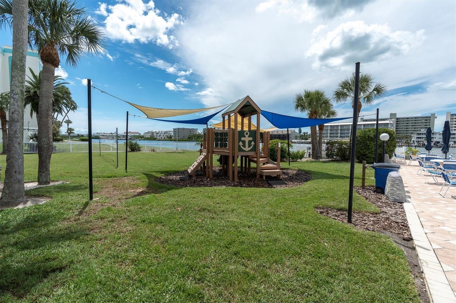 10122 REGAL DR, LARGO, FL, 33774