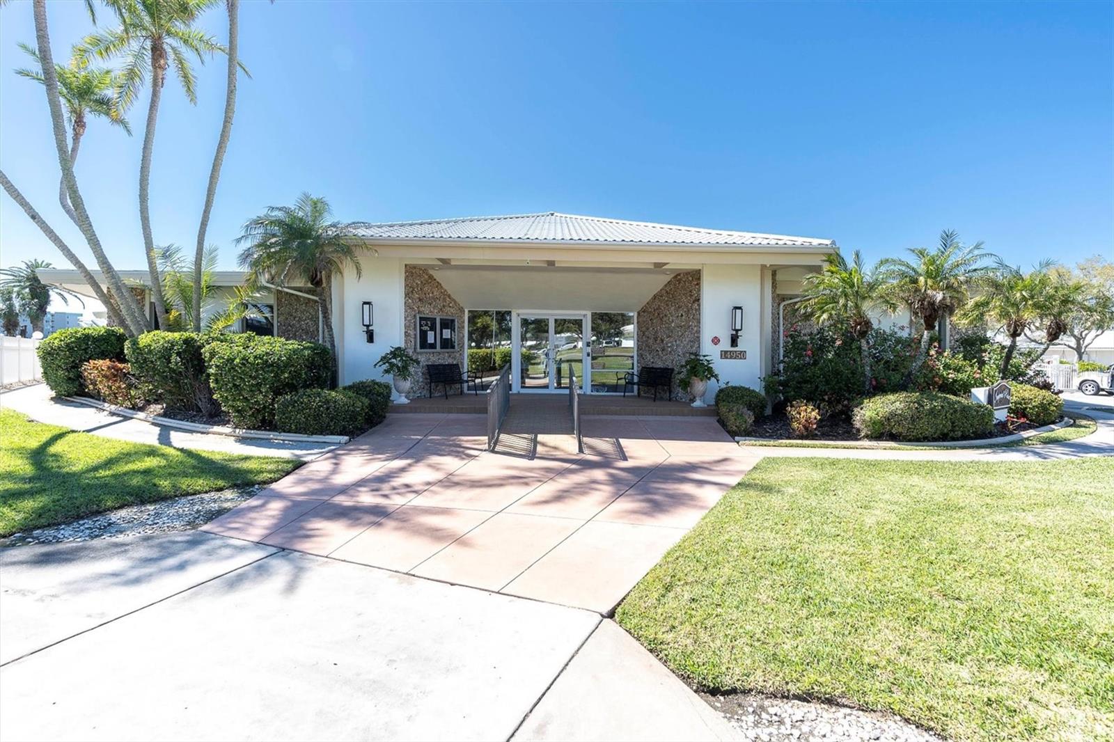 10122 REGAL DR, LARGO, FL, 33774