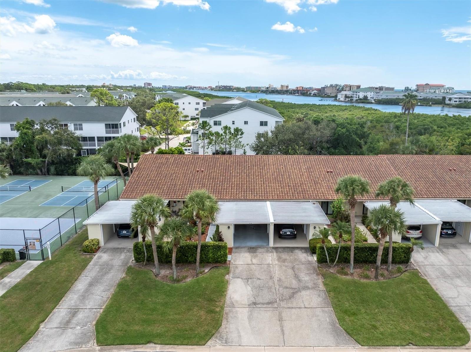 10122 REGAL DR, LARGO, FL, 33774