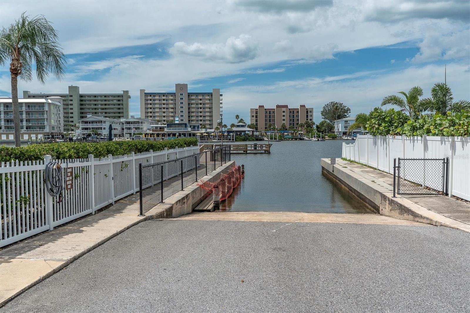 10122 REGAL DR, LARGO, FL, 33774