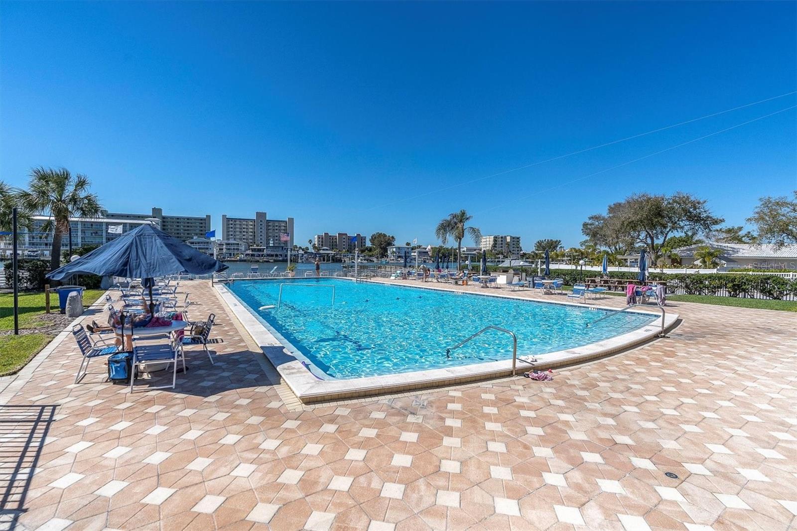 10122 REGAL DR, LARGO, FL, 33774