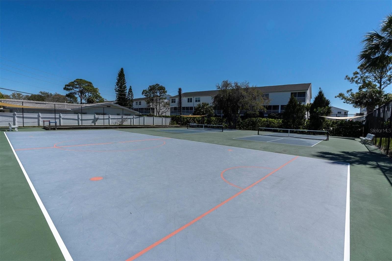 10122 REGAL DR, LARGO, FL, 33774