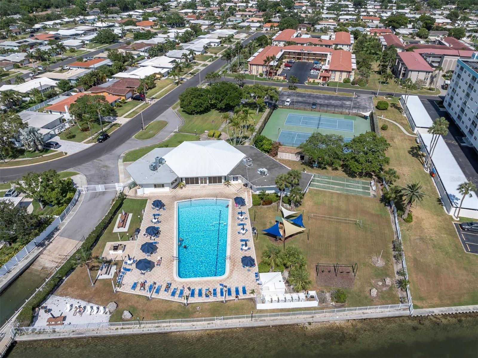 10122 REGAL DR, LARGO, FL, 33774