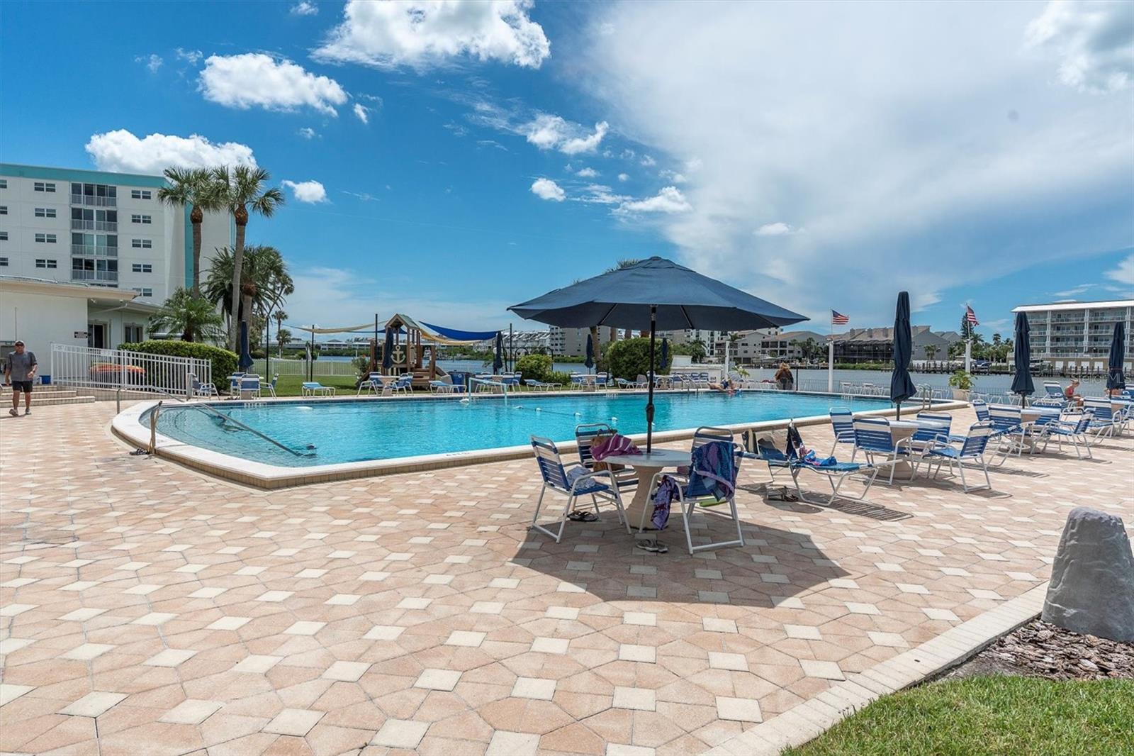 10122 REGAL DR, LARGO, FL, 33774