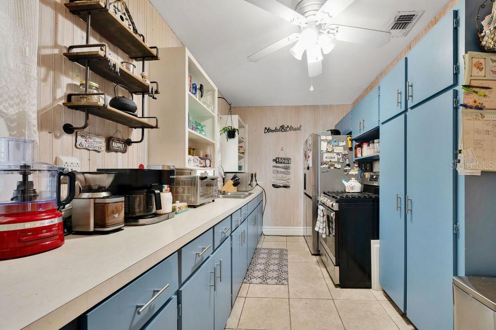 704 E VALENCIA ST, LAKELAND, FL, 33805