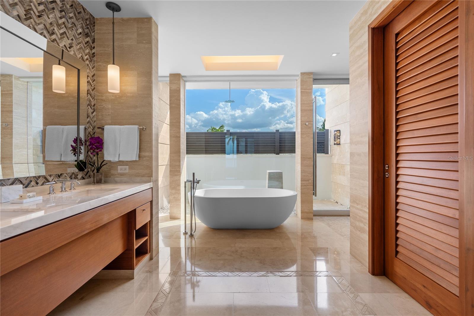 PR9115973 Property Photo