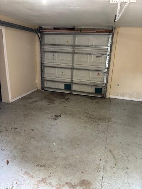 3812 E LAKESHORE DR, TAMPA, FL, 33604