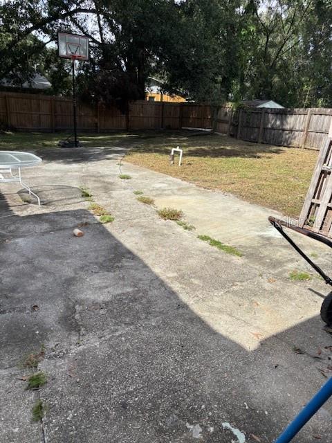 3812 E LAKESHORE DR, TAMPA, FL, 33604