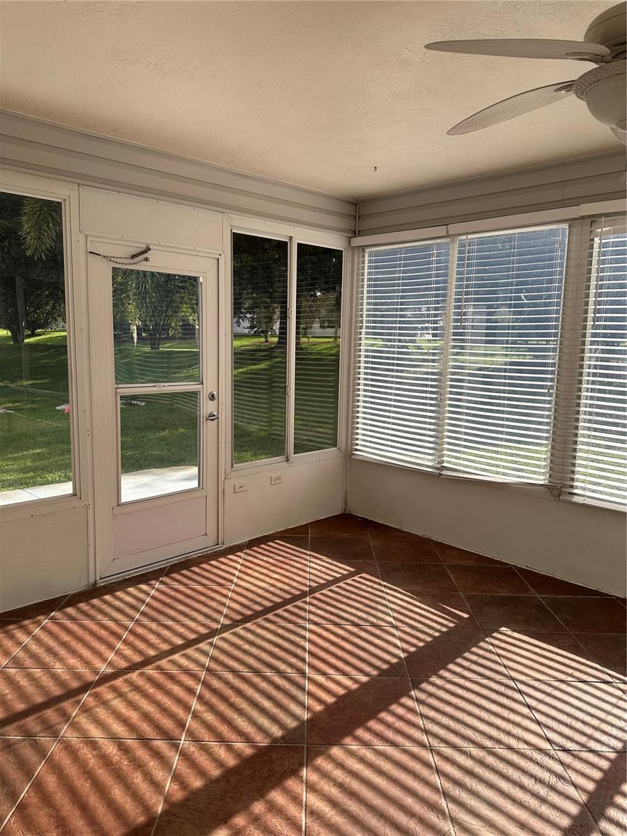 917 CAMINO DEL REY DR, LADY LAKE, FL, 32159