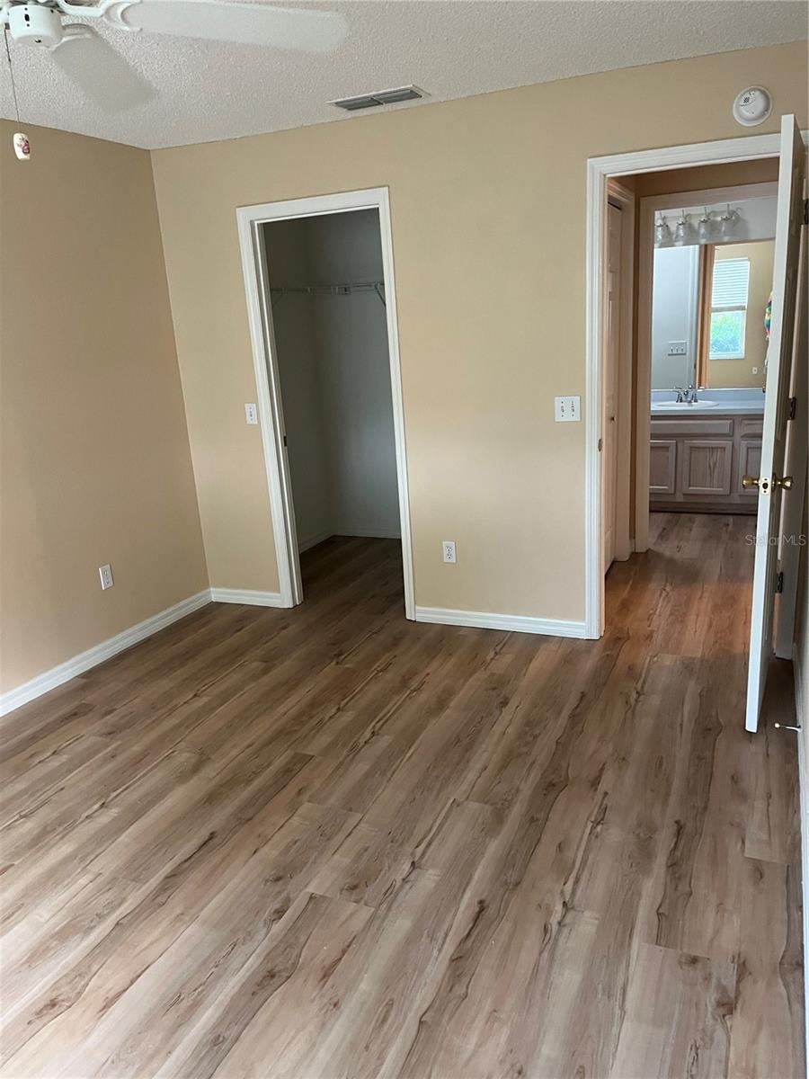 917 CAMINO DEL REY DR, LADY LAKE, FL, 32159