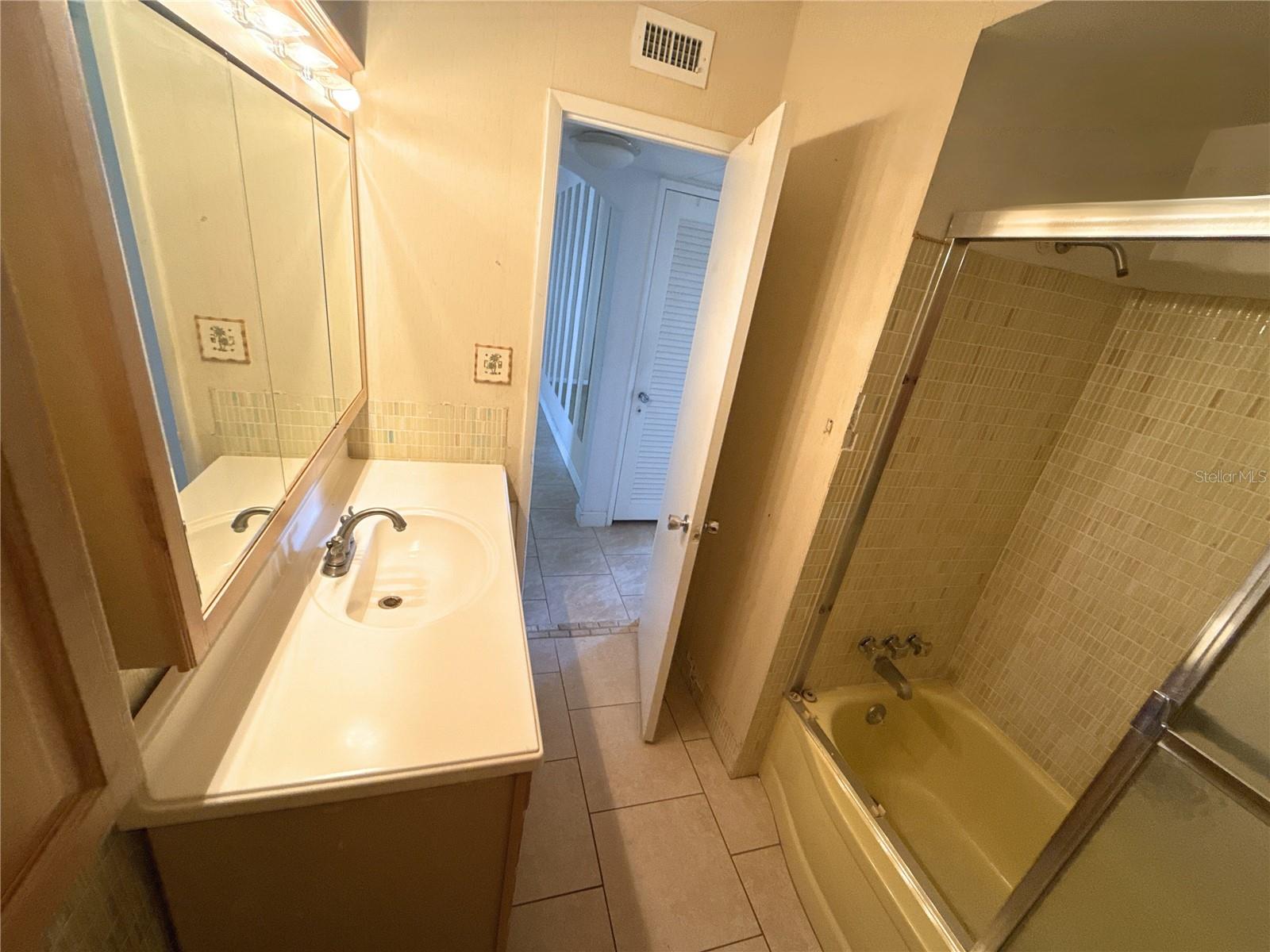 765 JOHN RINGLING BLVD #32, SARASOTA, FL, 34236