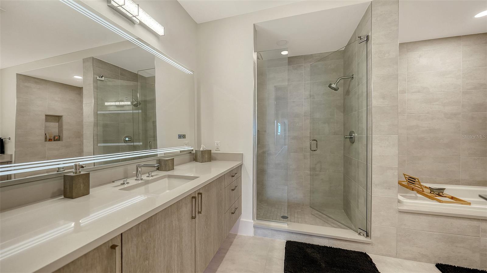 540 N TAMIAMI TRL #1702, SARASOTA, FL, 34236