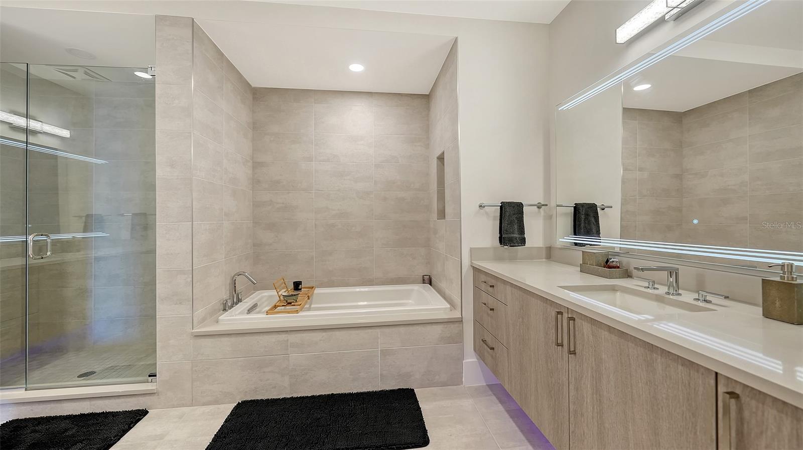 540 N TAMIAMI TRL #1702, SARASOTA, FL, 34236