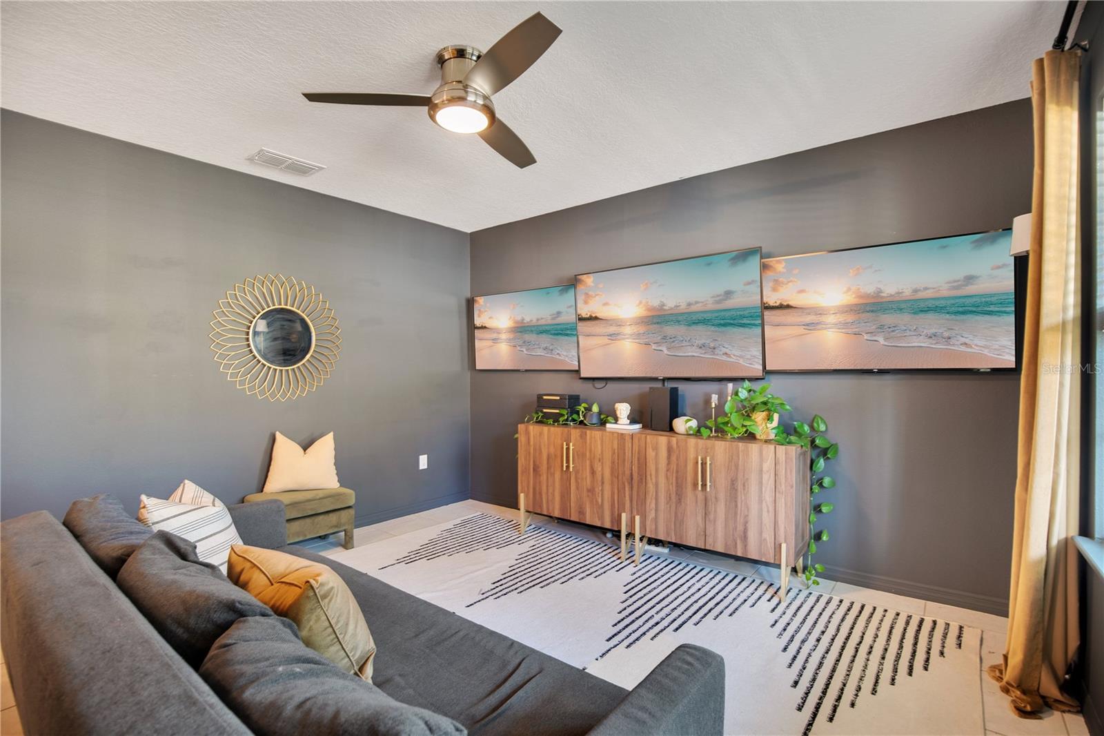 186 E FIESTA KEY LOOP, DELAND, FL, 32720