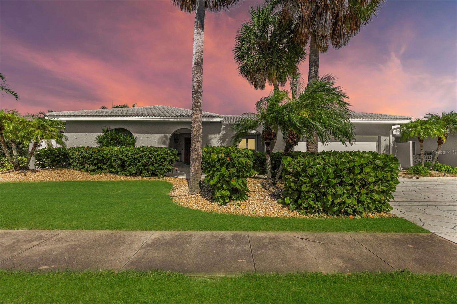 487 ISLAND WAY, CLEARWATER BEACH, FL, 33767