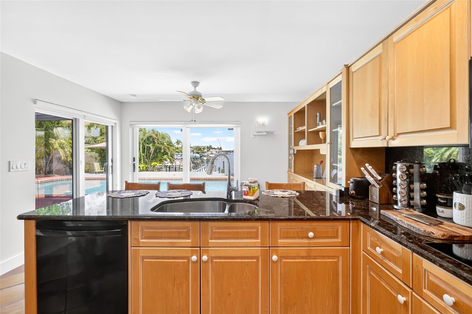 487 ISLAND WAY, CLEARWATER BEACH, FL, 33767