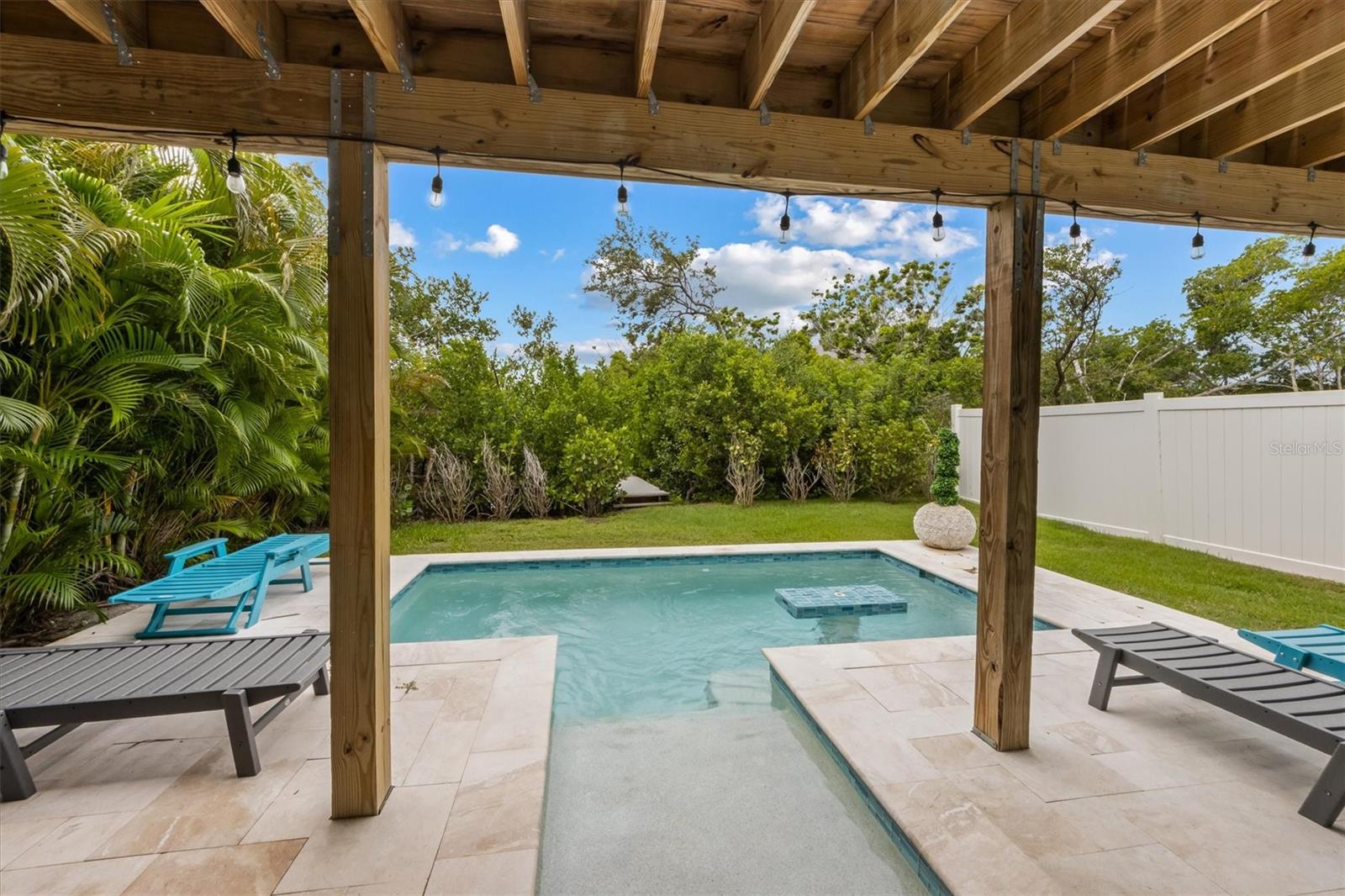 6808 PALM DR #B, HOLMES BEACH, FL, 34217